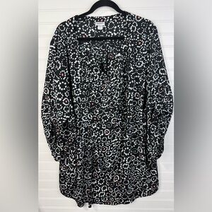Avenue womens plus size Black & white dot dressy tunic blouse.  Size 30/32